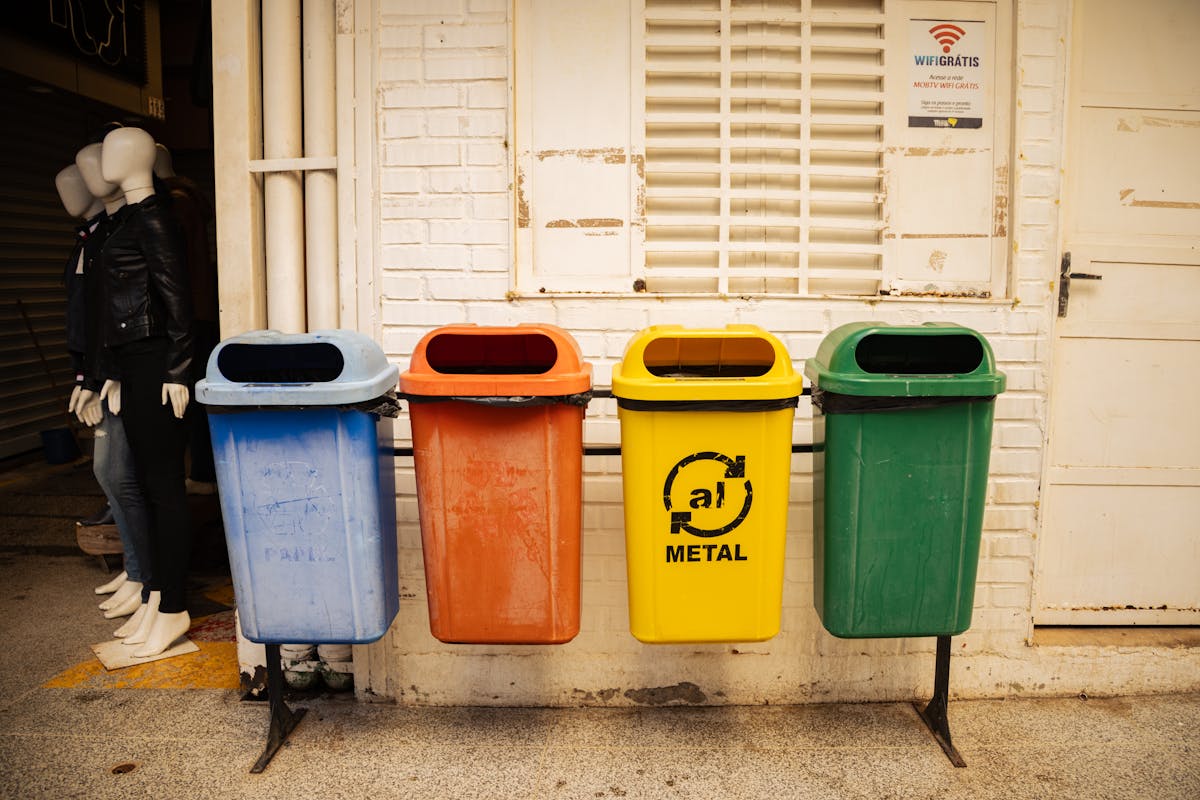 A Reciclagem Que Pagamos Sem Saber: Como a Indústria Transfere Mil Milhões em Custos Para os Consumidores